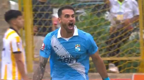 Felipe Vizeu y su grito de gol ante Juan Pablo II.