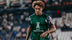 Paolo Guerrero calentando en Alianza Lima.