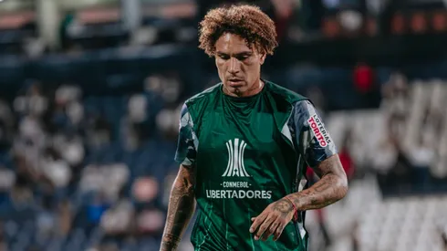 Paolo Guerrero calentando en Alianza Lima.