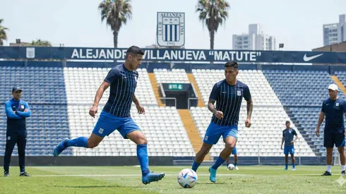 Jugadores de Alianza Lima entrenando.