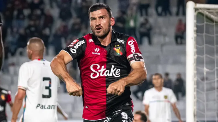 Bernardo Cuesta se transformó en el máximo goleador histórico de Melgar.