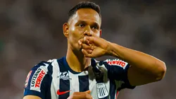 Renzo Garcés festejando su gol con Alianza Lima ante Sport Boys.