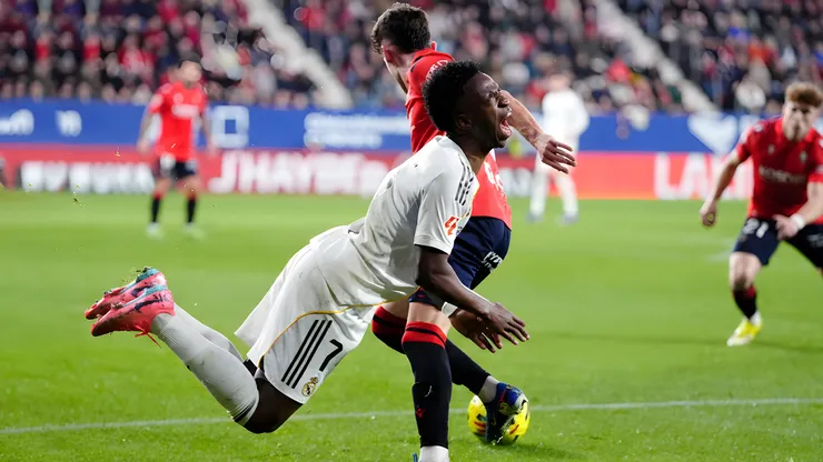 Real Madrid perdió ante Osasuna y le dejó servida la cima de LaLiga al Barcelona.