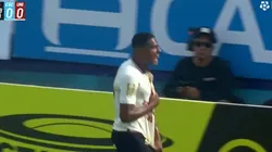 José Carabalí celebrando ante Sporting Cristal.