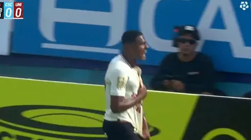 José Carabalí celebrando ante Sporting Cristal.