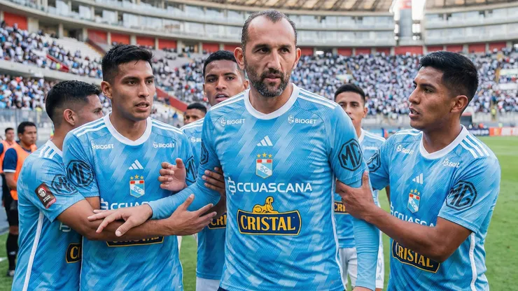 Hernán Barcos con camiseta de Sporting Cristal.