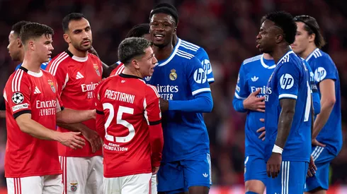 Gianluca Prestianni discutiendo con Vinicius.