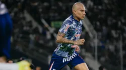 Paolo Guerrero calentando.