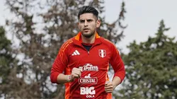 Carlos Zambrano con indumentaria de Perú.