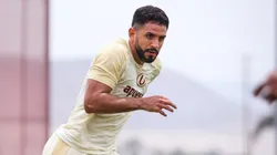 Matías Di Benedetto con con indumentaria de Universitario.