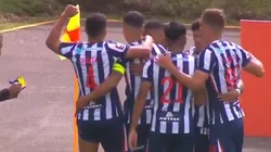 Renzo Garcés celebrando su nuevo gol.