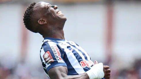 Luis Advíncula renegando.