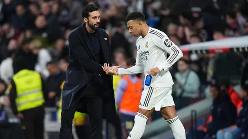 Álvaro Arbeloa y Kylian Mbappé.