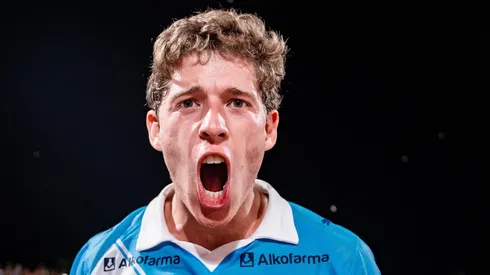 Ian Wisdom celebrando.