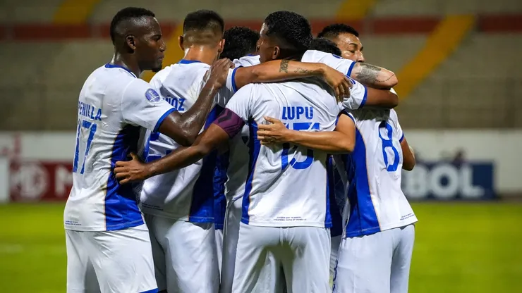 Alianza Atlético celebrando.