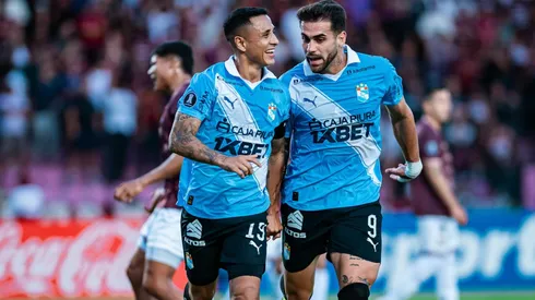Yoshimar Yotún celebrando con Felipe Vizeu.