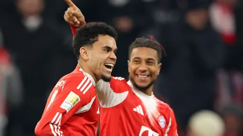 Luis Díaz, con Michael Olise de fondo, en un partido del Bayern Múnich.
