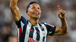 Renzo Garcés festejando su gol con Alianza Lima.