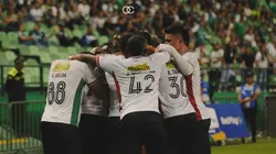 Jugadores de Once Caldas celebrando hoy ante Deportivo Cali.
