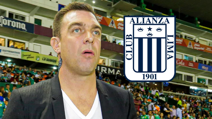 Pablo Guede y el escudo de Alianza Lima.