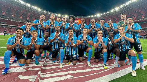 El festejo de Erick Noriega y sus compañeros de Gremio por ganarle la final a su clásico rival.