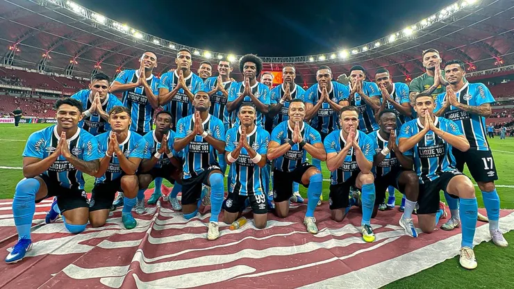 El festejo de Erick Noriega y sus compañeros de Gremio por ganarle la final a su clásico rival.