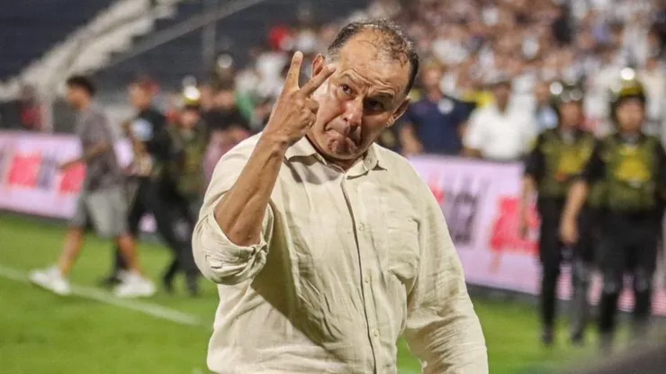 Alianza Lima presentó reclamo contra Juan Reynoso por sus gestos en Matute.