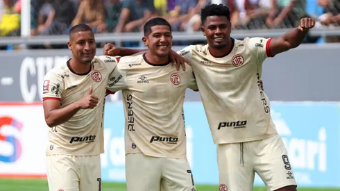 UTC festeja su triunfo sobre Comerciantes Unidos.