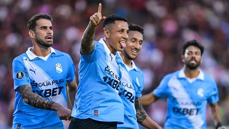 Cristal sigue en la Libertadores, pero los hinchas destruyeron a un jugador.