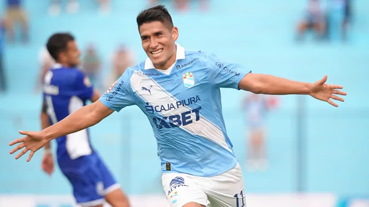 Irven Ávila festeja su gol contra Alianza Atlético.