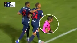 Paolo Guerrero festeja con Kevin Quevedo.