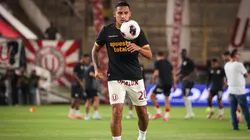 Alex Valera calentando.