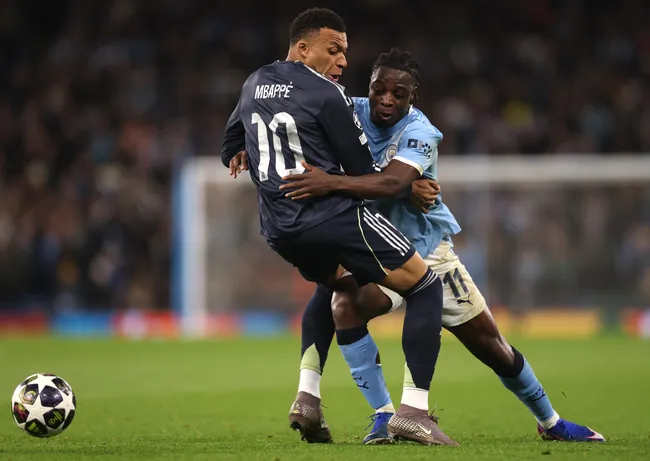 Kylian Mbappe frente a Jeremy Doku en la Champions League (Foto: Getty).