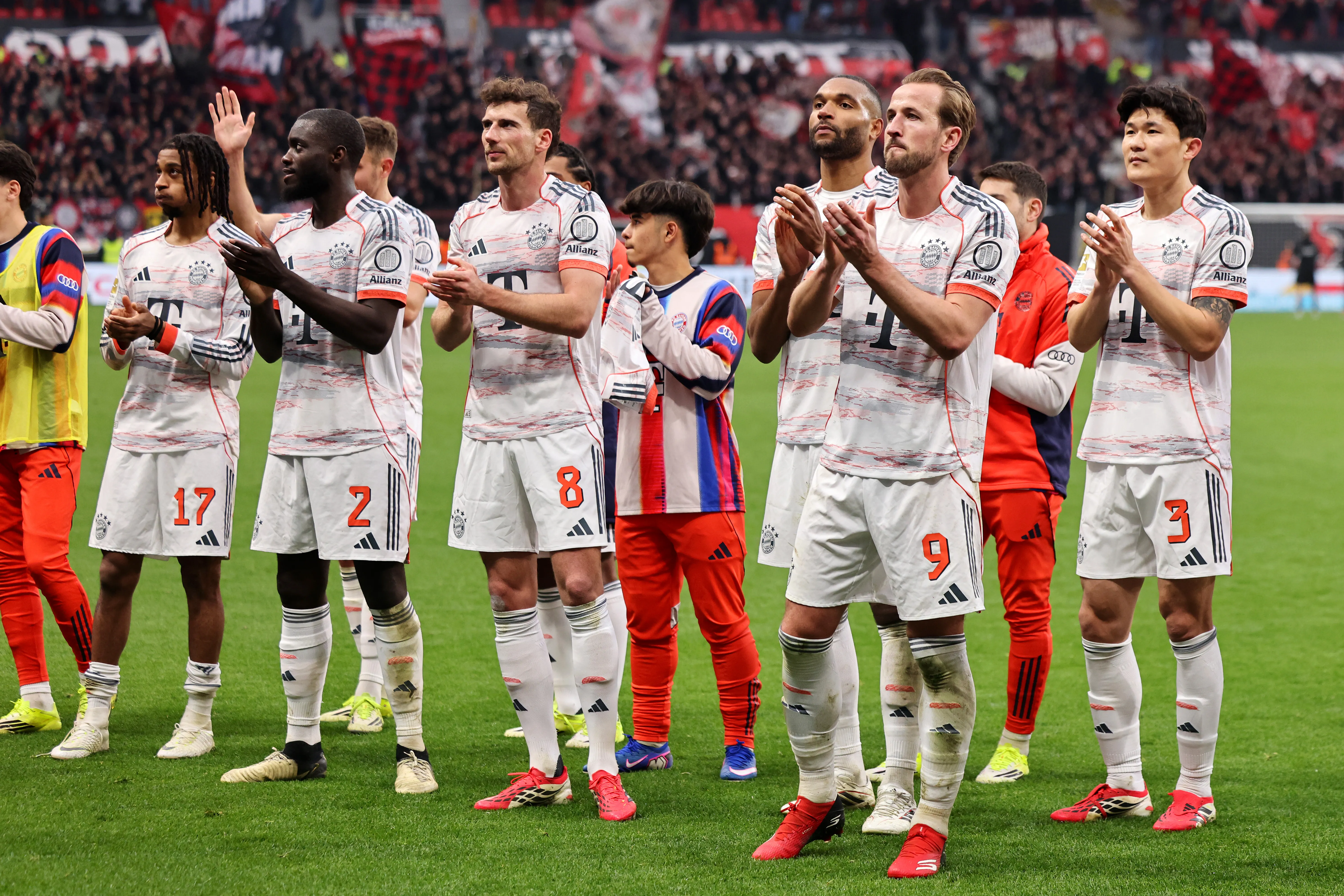 Jugadores del Bayern Múnich saludando a los hinchas (Foto: Getty).
