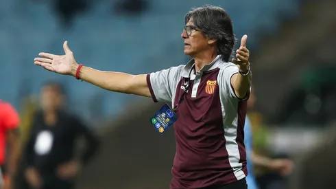 Ángel Comizzo reclamando.