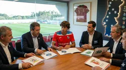 Bassco Soyer recibiendo propuestas.