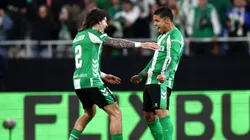 Juan Camilo Hernández celebró su gol con Héctor Bellerín.