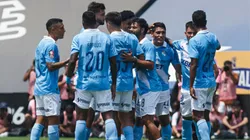 Jugadores de Sporting Cristal celebrando.