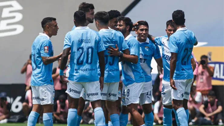 Jugadores de Sporting Cristal celebrando.