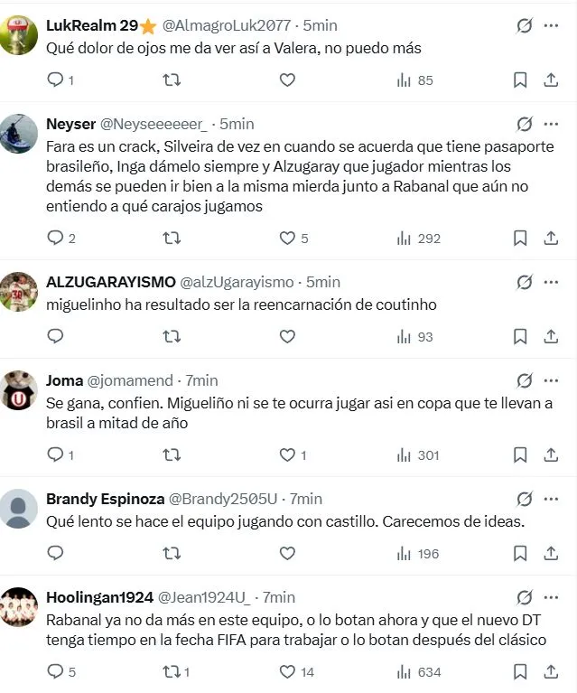 Los hinchas de Universitario reclamaron a Alex Valera. (Foto: X)