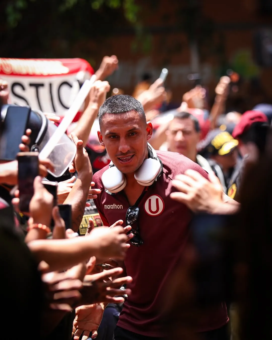 Alex Valera cuando llegó a Cutervo con el plantel de Universitario. (Foto: Universitario)