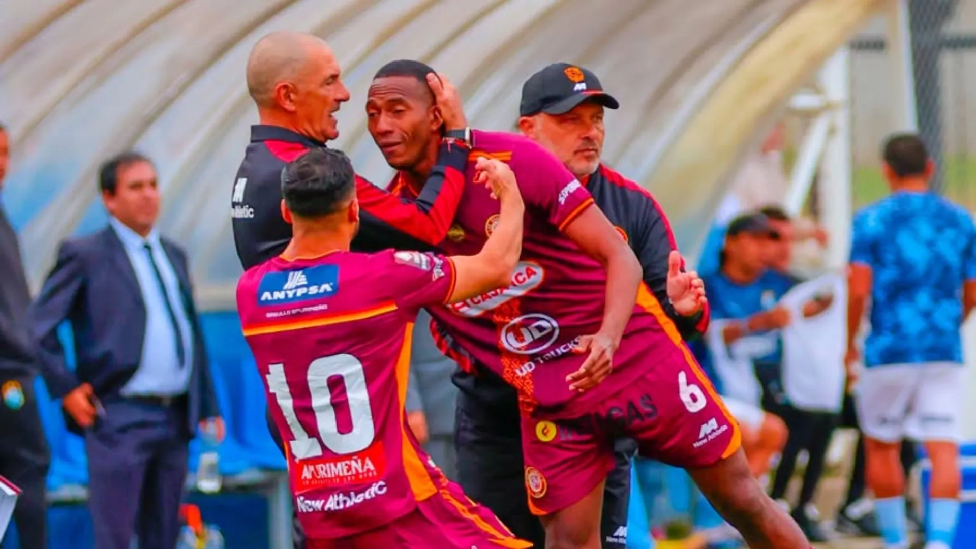 Abdiel Ayarza fue vital con su ingreso para liquidar el pleito (Instagram @clubchankascyc).