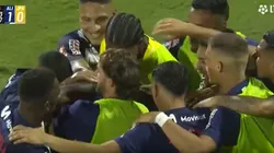 Eryc Castillo celebrando con Alianza Lima.