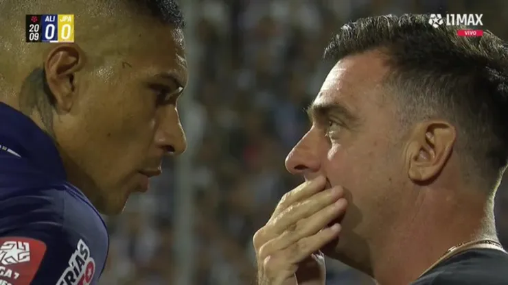 El careo que tuvo Paolo Guerrero con Pablo Guede por la Liga 1.