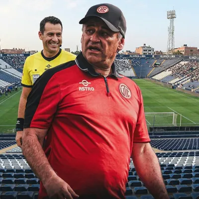 Carlos Bustos sacó las garras y arremetió contra árbitro por trato especial a Alianza Lima: “Es raro el torneo”