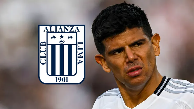 Esteban Pavez y el escudo de Alianza Lima.