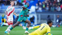 Ismaïla Sarr, en su definición ante Pedro Gallese.