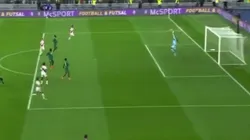 Adrián Quiroz, con el remate y gran atajada de Mory Diaw.