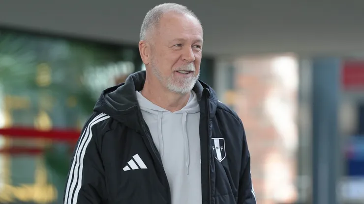 Mano Menezes entrenador de Perú.