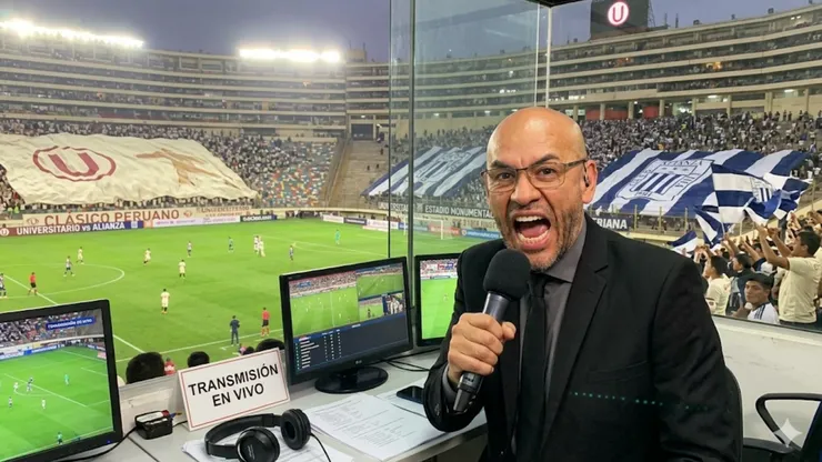 Mr Peet narrando en el Monumental.